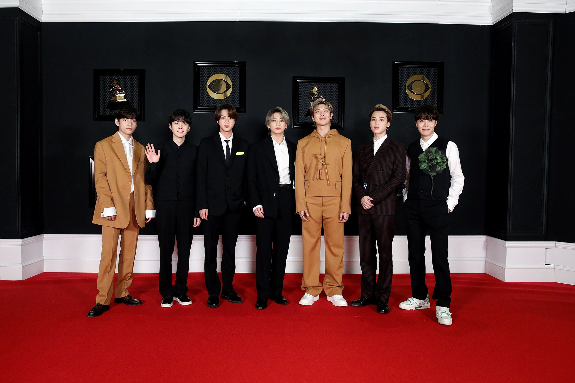 ชุดออกงาน BTS Wears Custom Louis Vuitton Suits to the Grammy Awards 2021