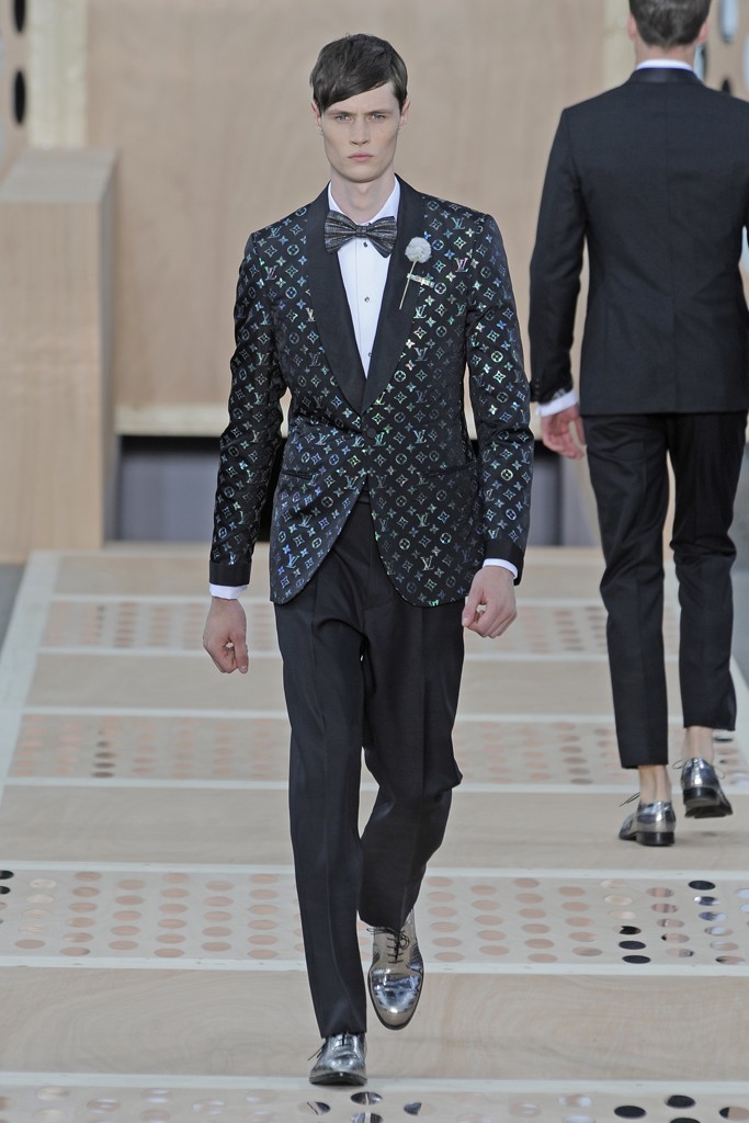 ชุดออกงาน Louis Vuitton Men's RTW Spring 2014
