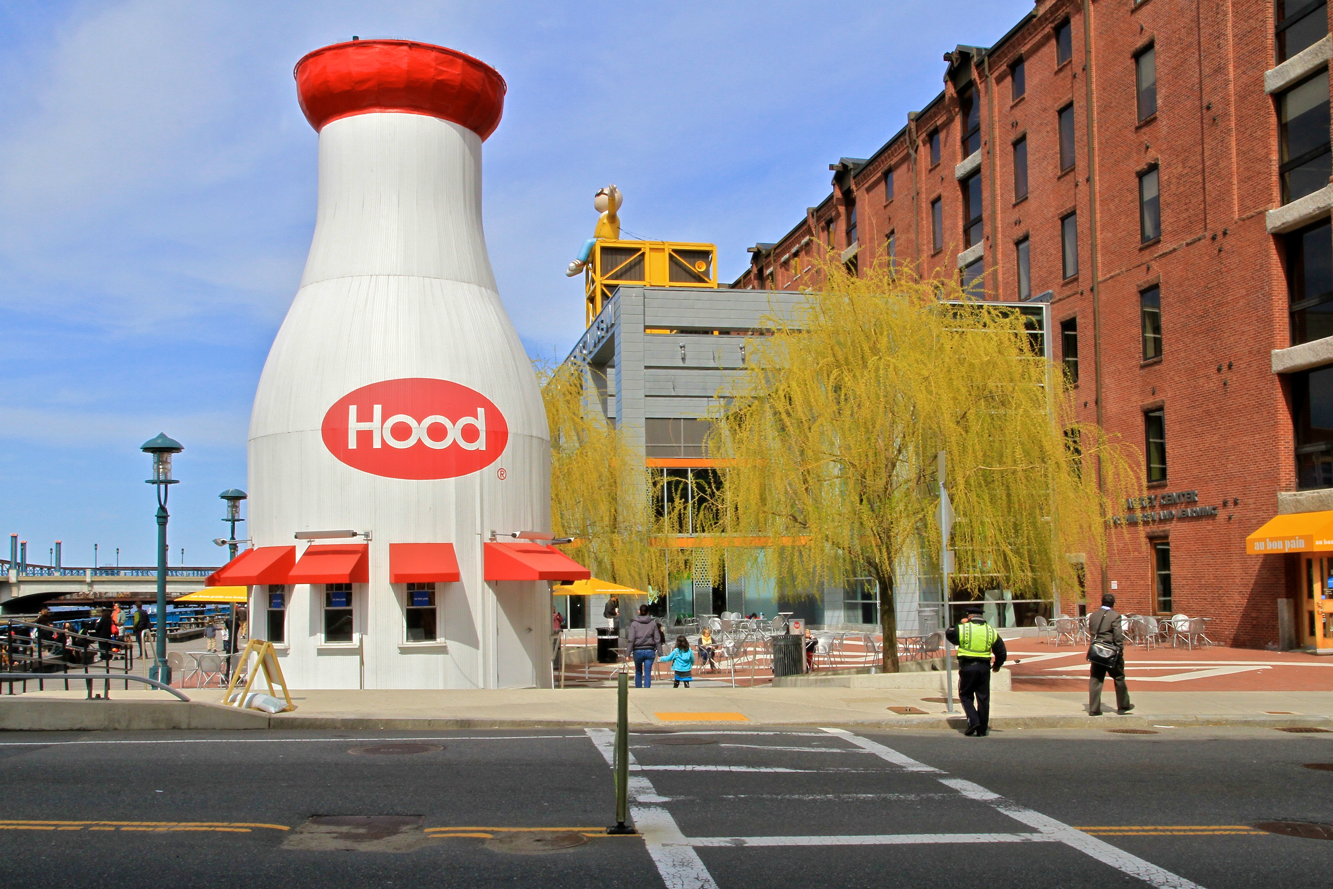 สถาปัตยกรรมจากอาหาร สถาปัตยกรรมจากอาหาร Hood Milk Bottle (Boston, Massachusetts)