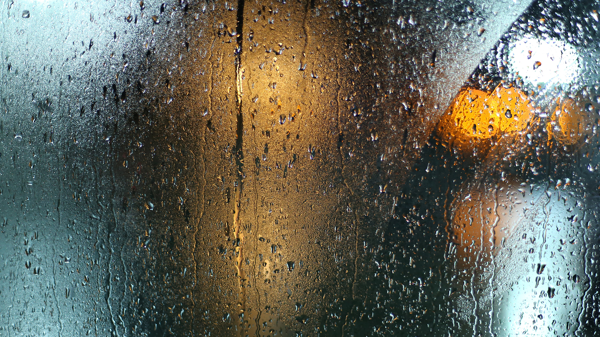 rain on the window House in Rainy Season แก้ปัญหาของบ้านในหน้าฝน
