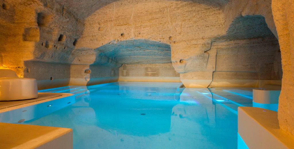 ถ้ำและการออกแบบตกแต่งภายใน Aquatio Cave Luxury Hotel & Spa