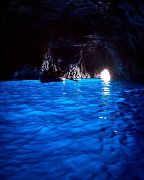 ถ้ำ Blue Grotto Cave, Italy