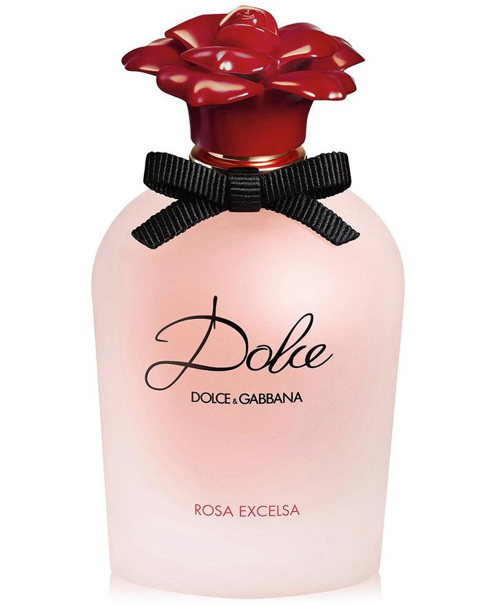 Dolce & Gabbana “Rosa Excelsa” น้ำหอมกลิ่นบริสุทธิ์จากดอกกุหลาบสด ที่ถูกนำมาเป็นส่วนสำคัญของ Rosa Excelsa พร้อมกับการออกแบบและดีไซน์ขวดที่เป็นเอกลักษณ์ ฝาของขวดน้ำหอมมีความพิเศษด้วยวิธีการแกะสลักเป็นรูปทรงดอกกุกลาบกลีบสีแดงเข้ม ที่กำลังเบ่งบานอย่างสดชื่น ภายในขวดเลือกนำเสนอน้ำหอมสีชมพูผ่านขวดแก้วพร้อมลายเซ็นชื่อของ Dolce เพื่อแสดงความสง่างามและละเอียดอ่อน