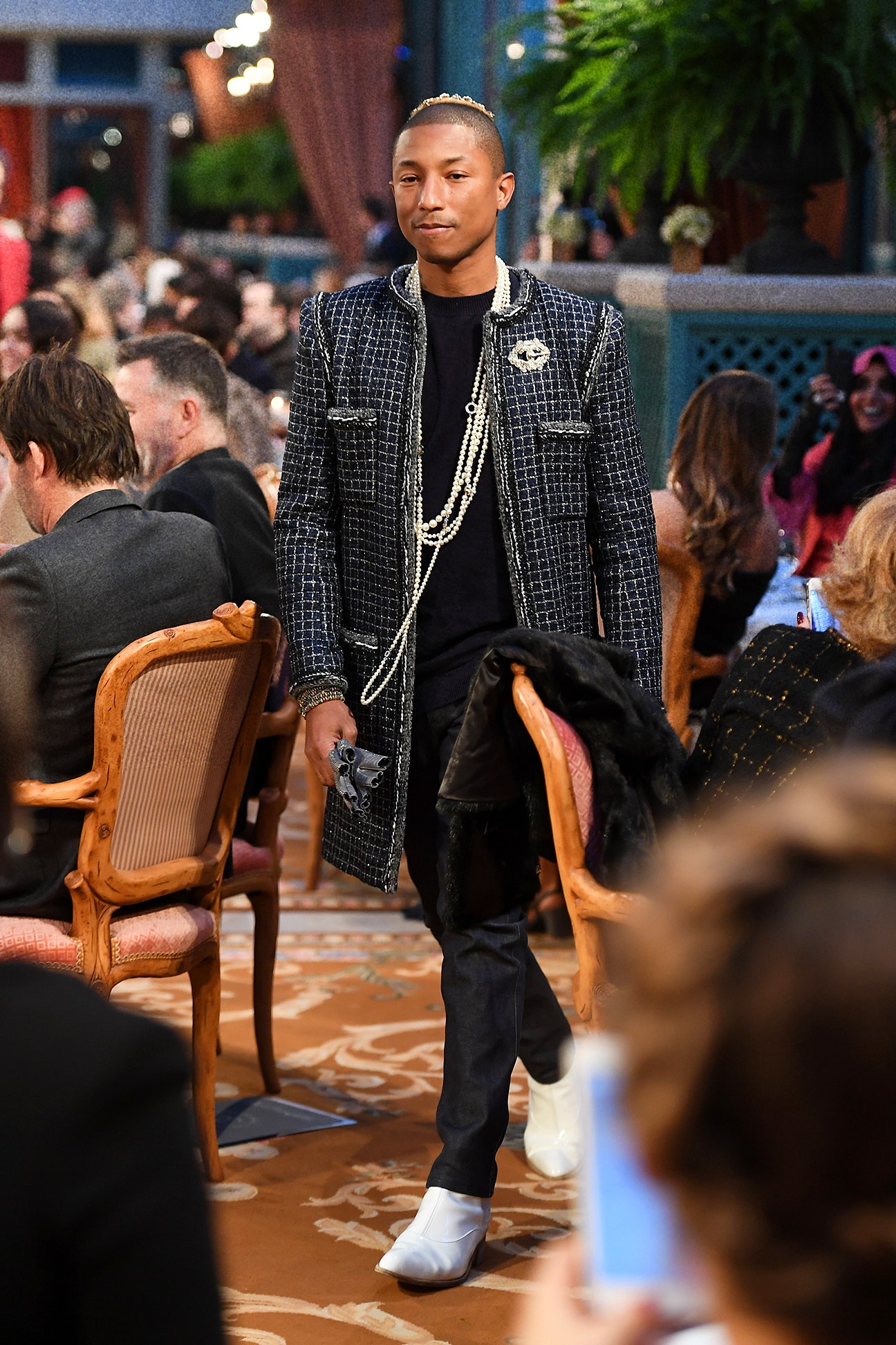 ชุดหรู ชุดออกงาน Pharrell Williams in Chanel